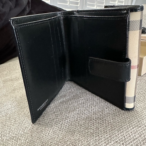 Burberry nova check bifold wallet. Authentic. - Picture 7 of 8